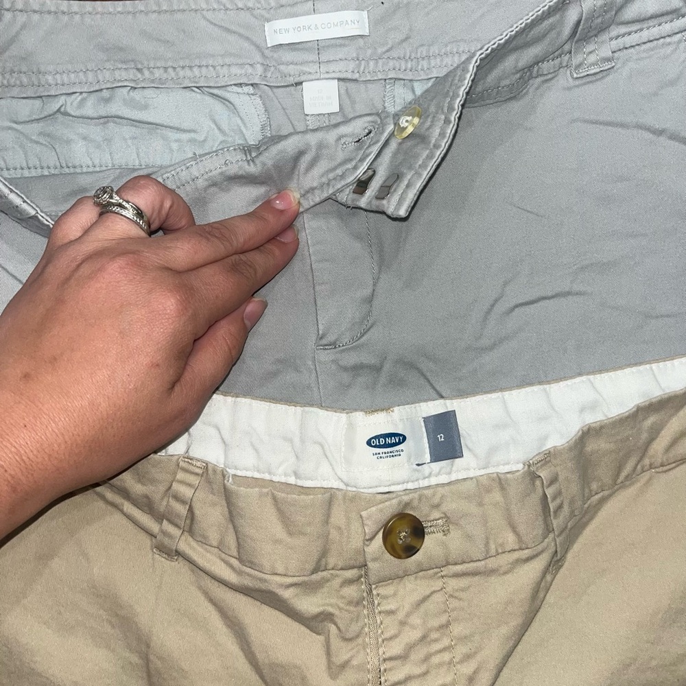 Women's bundle of size 12 shorts old navy and New York and company - Picture 3 of 6